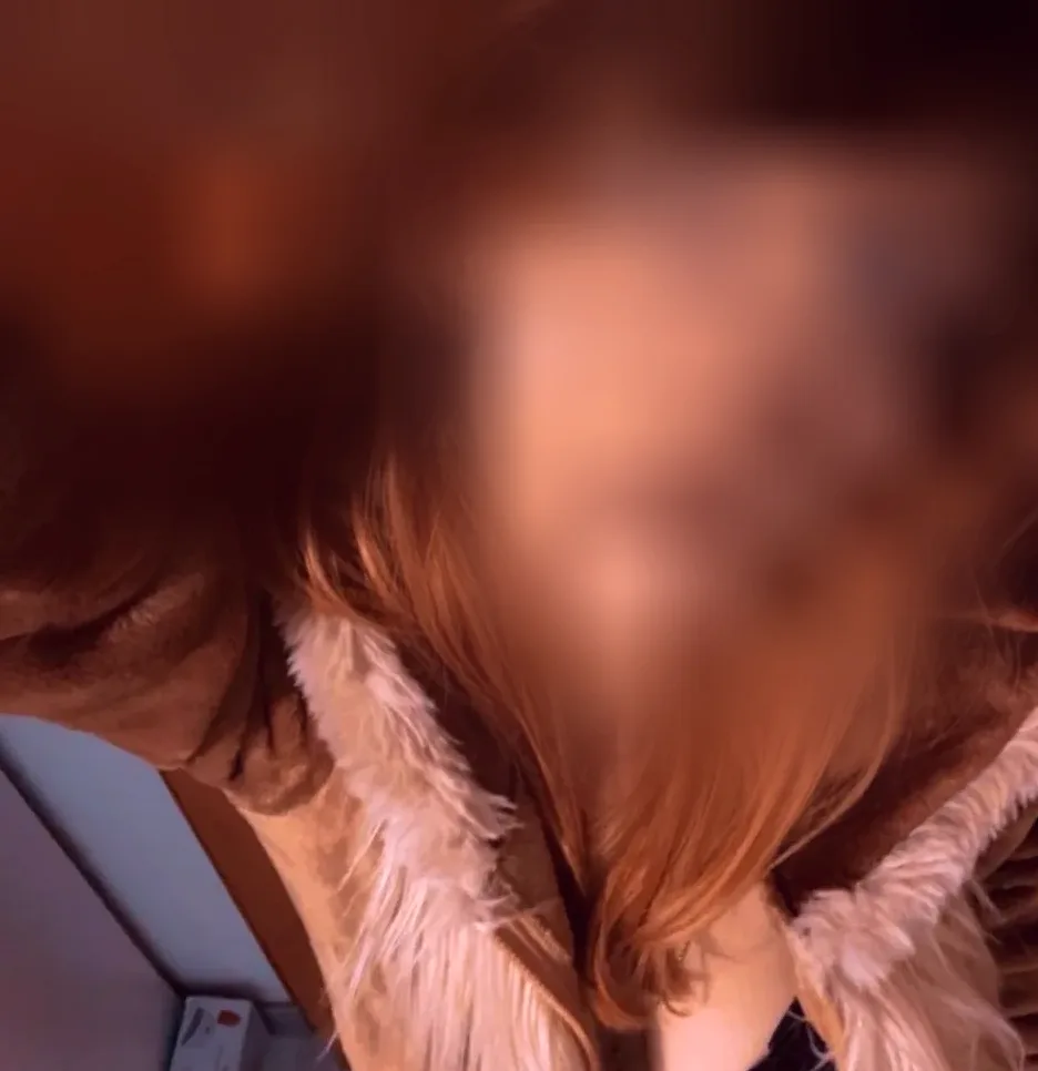 Ewa, 24