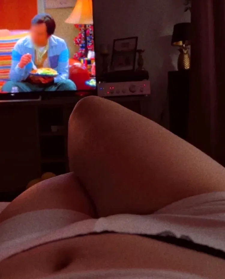 Toni, 26